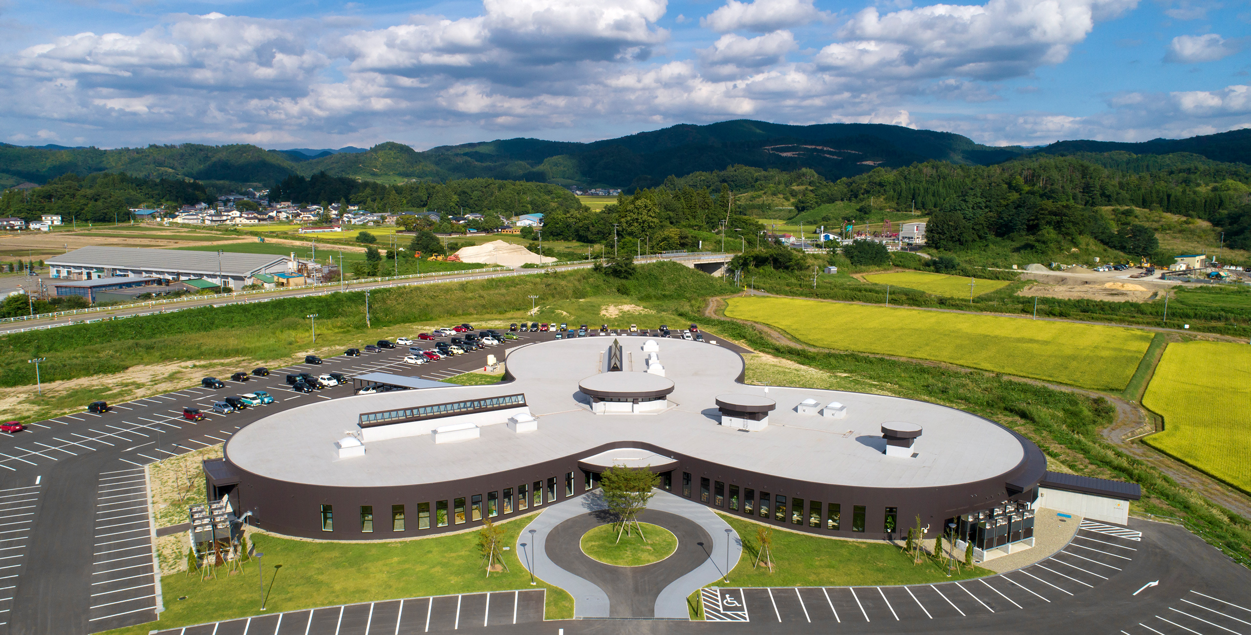 プレステージ インターナショナル 秋田bpo横手キャンパス Works Jun Mitsui Associates Inc Architects Pelli Clarke Pelli Architects Japan Inc